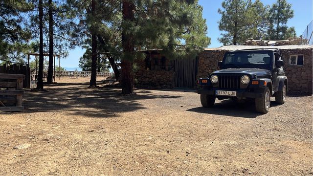 Terreno con casa cueva en Arico
