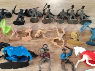Lote figuras plástico indios vaqueros ejército