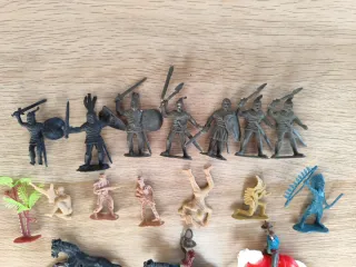 Lote figuras plástico indios vaqueros ejército