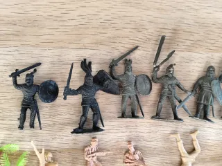 Lote figuras plástico indios vaqueros ejército