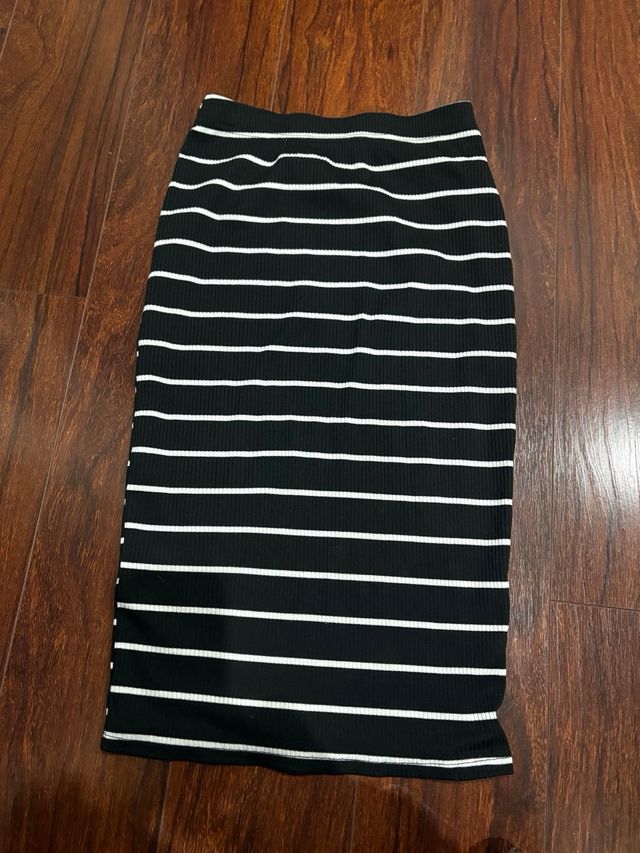 Falda Shein rayas blancas y negras