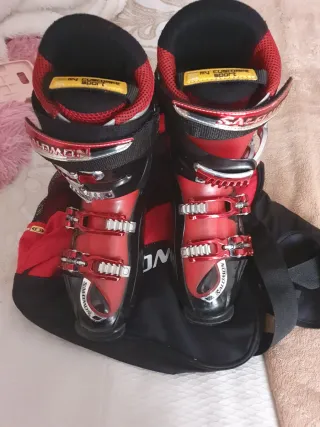 Botas de esquí Salomon rojas y negras