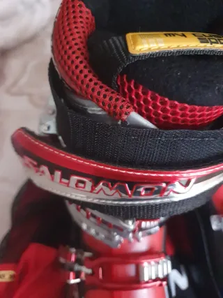 Botas de esquí Salomon rojas y negras