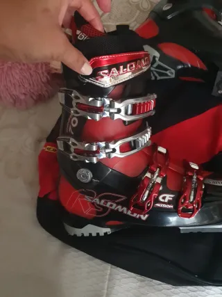 Botas de esquí Salomon rojas y negras