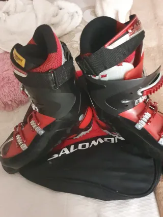 Botas de esquí Salomon rojas y negras