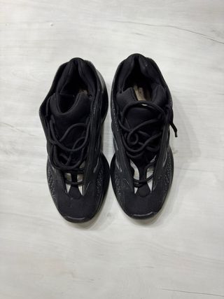 Adidas Yeezy 700 V3 Negras