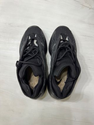 Adidas Yeezy 700 V3 Negras