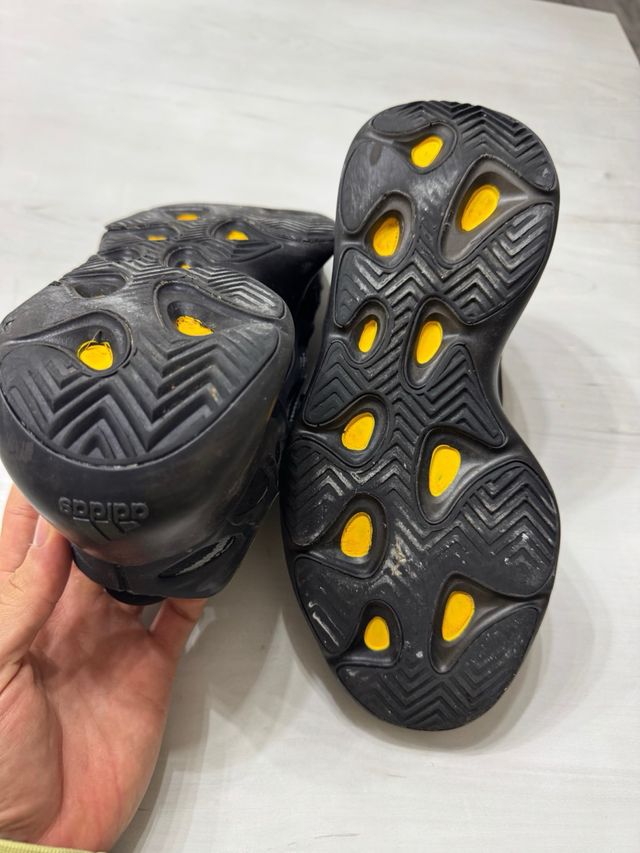 Adidas Yeezy 700 V3 Nere