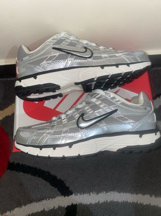 Nike P-6000 Talla 41 Plata