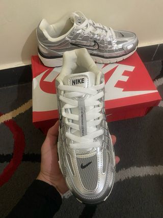 Nike P-6000 Talla 41 Plata