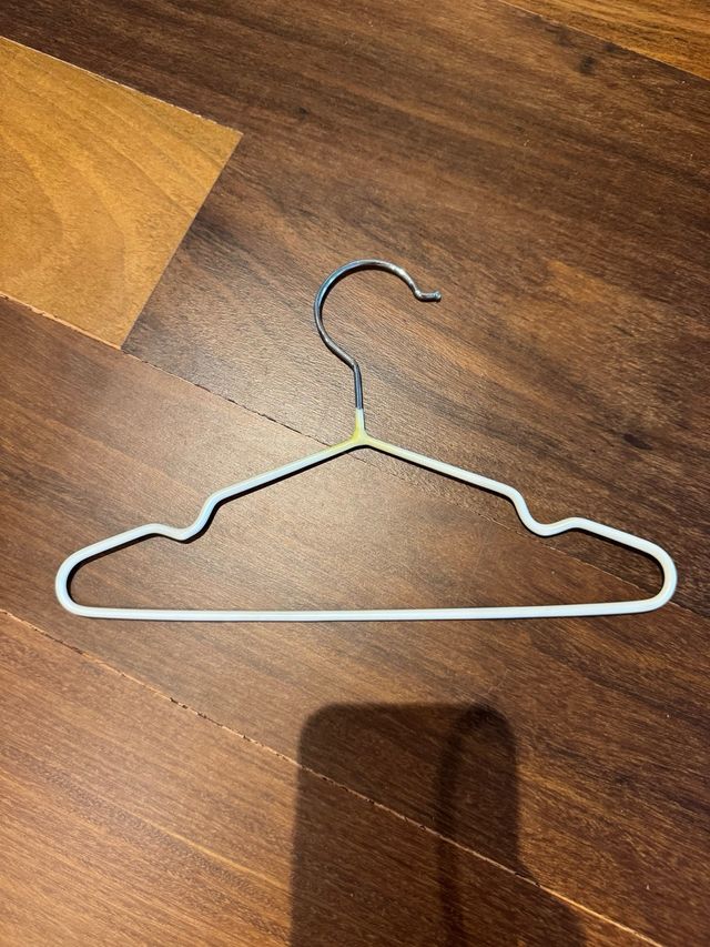 Lote perchas ropa infantil de zara home.