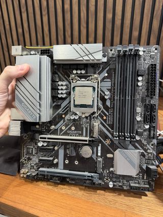 Placa Base Gigabyte Z390M + Intel i7 9700K