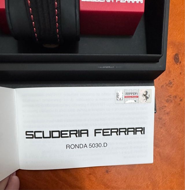 Reloj Ferrari Cronógrafo (Ronda 5030.D) nuevo