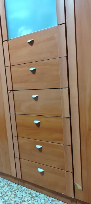 Armario  3 módulos madera y cristal (similar Ikea)