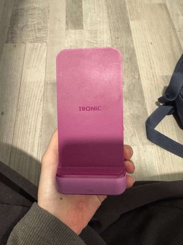 Soporte cargador móvil morado