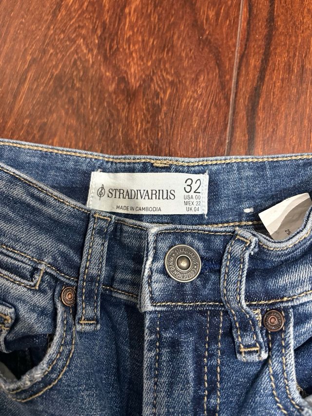 Pantalón vaquero campana Stradivarius