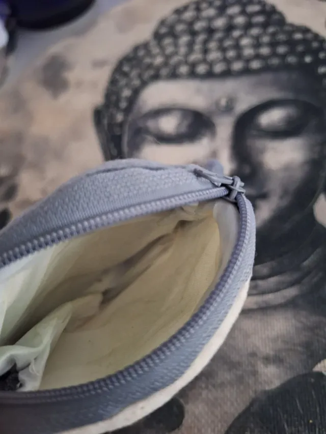 Monedero tiburón gris con puntos blancos