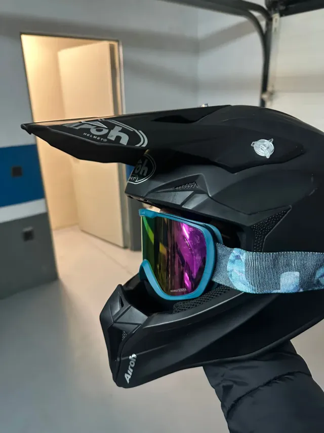 Casco de cross Airoh con gafas