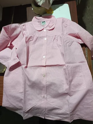 Bata colegio cuadros rosas talla 8