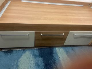 Cama individual con colchón y armario