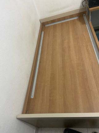 Cama individual con colchón y armario