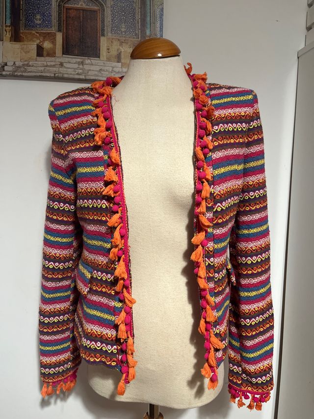 Americana multicolor con flecos