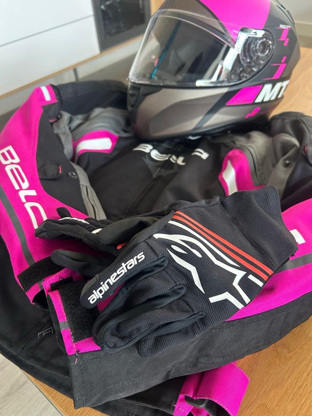 Pack equipamiento moto: Casco, Chaqueta y Guantes.