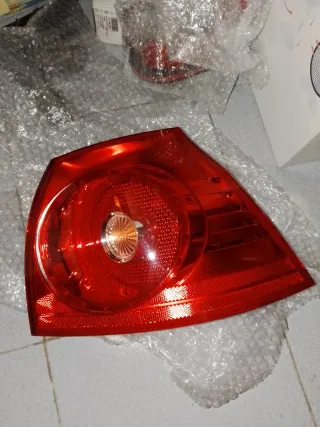 Piloto trasero derecho Golf V