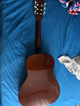 vendo guitarra con la funda.