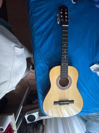 vendo guitarra con la funda.