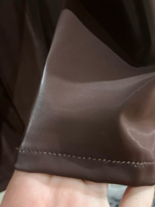 Vestido marrón con escote cruzado