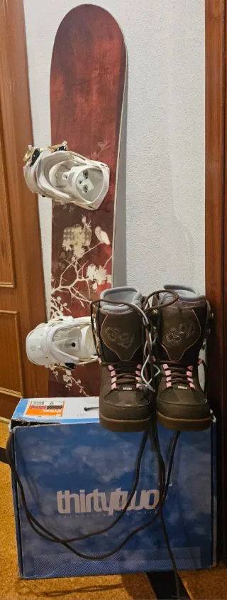 Tabla Snowboard Roxy con Botas y Fijaciones