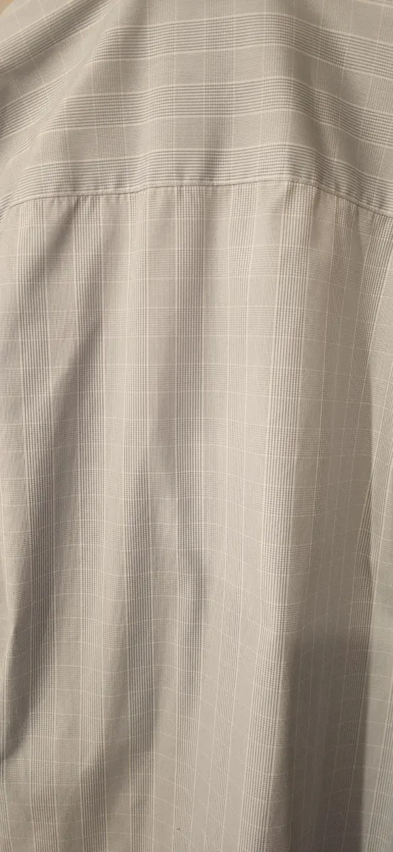 Camisa Emidio Tucci, de color azul. Talla L.