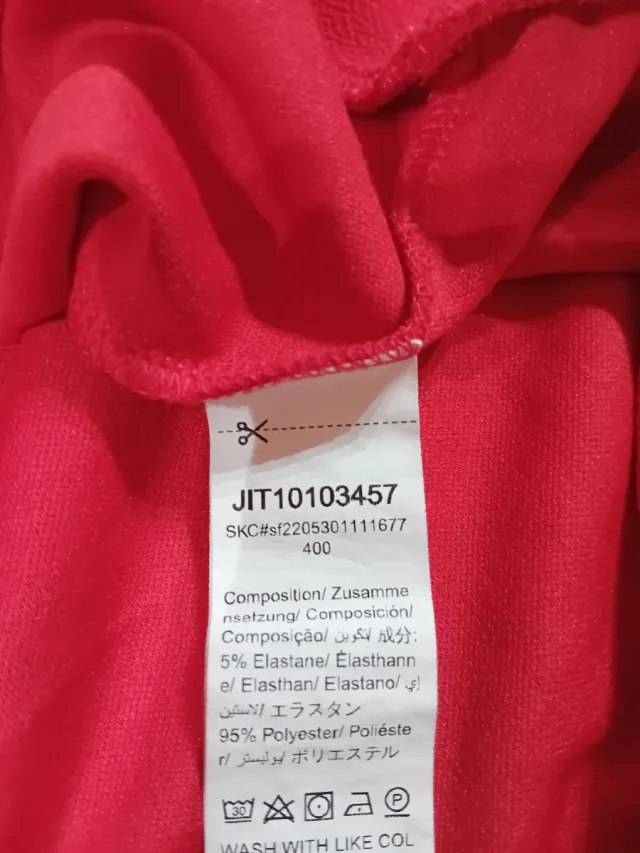 Maglia SHEIN rossa con maniche a sbuffo