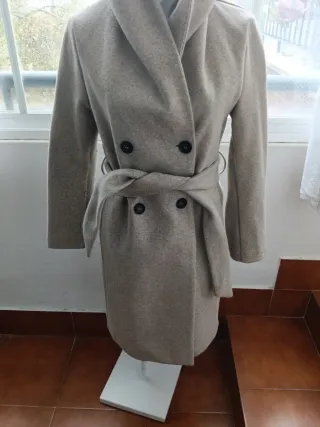 Abrigo largo beige mujer