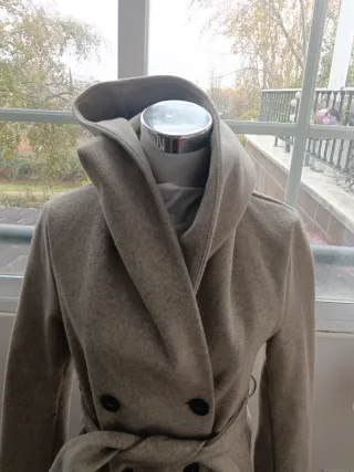 Abrigo largo beige mujer