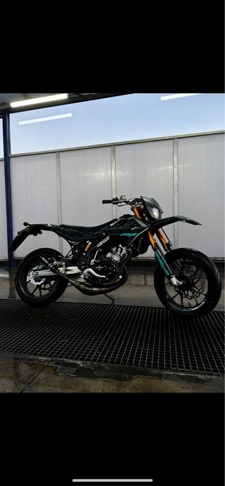 Moto Rieju 50cc con accesorios