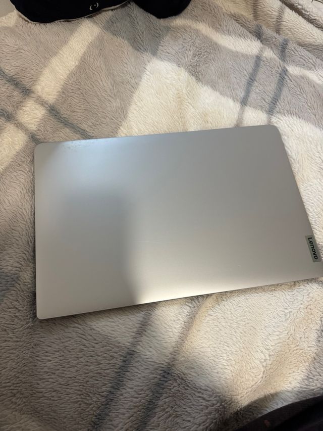 Ordenador portátil Lenovo Plata