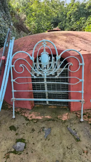 Cama antigua hierro canaria