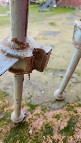 Cama antigua hierro canaria