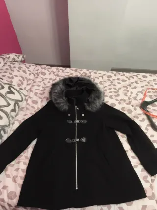 Abrigo paño capucha pelo negro