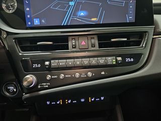 Lexus ES 2.5 300h Luxury