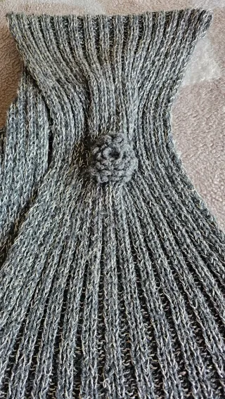 Bufanda de señora gris y plateada