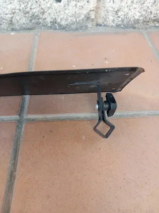 Portamatrículas adaptable