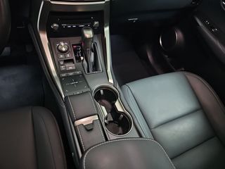 Lexus NX 2.5 300h Premium 2WD