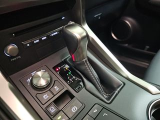 Lexus NX 2.5 300h Premium 2WD