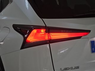 Lexus NX 2.5 300h Premium 2WD