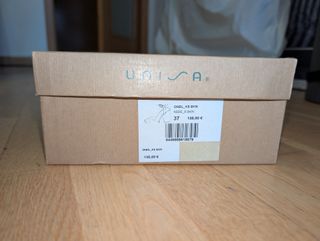 Sandalia ante tacón ancho beige