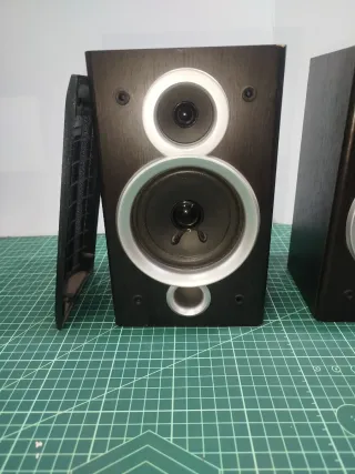 Pareja de altavoces negros