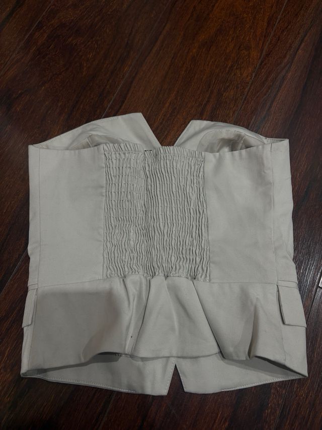 Top Bershka Beige Botones Bolsillos